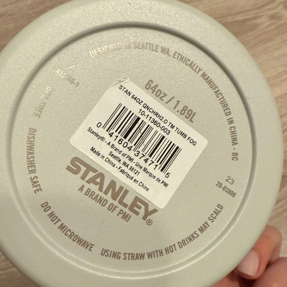 BNWT Stanley 64 Oz Flowstate Quencher H2.0 Tumbler Gray Fog - Picture 4 of 4